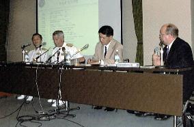 U.S. Navy explains Ehime Maru salvage to relatives